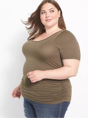 Lane Bryant Green Fitted Side Ruched Tee Scoop Neck Size 18/20 Grape Leaf